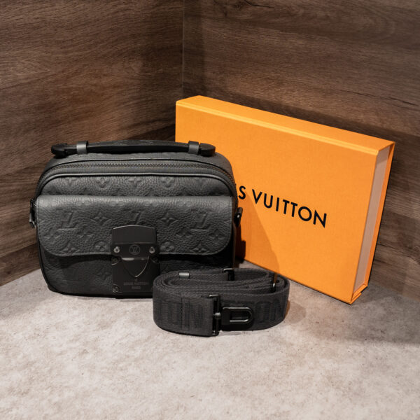 TÚI LOUIS VUITTON S LOCK MESSENGER DA BE ĐEN