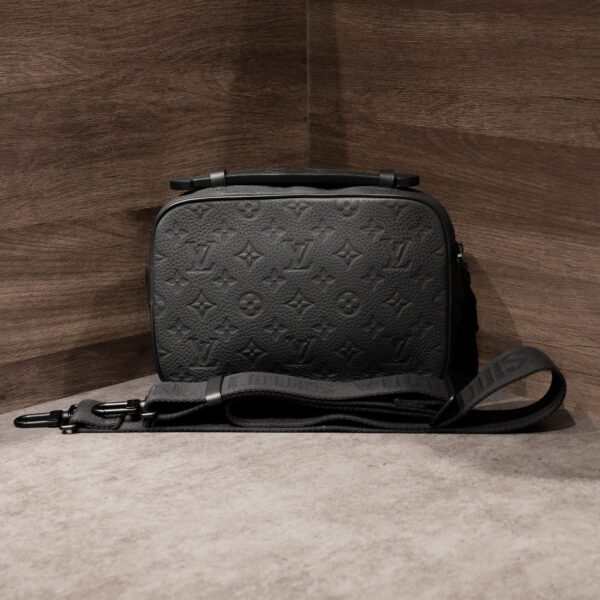 TÚI LOUIS VUITTON S LOCK MESSENGER DA BE ĐEN - Hình ảnh 3