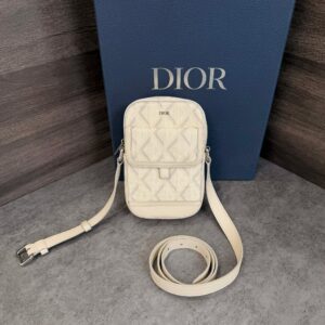 Túi Dior Hit The Road Vertical Pouch (Màu Sữa)