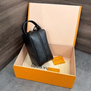 Túi Louis Vuitton Locker Dopp Kit Monogram Midnight Canvas 2026