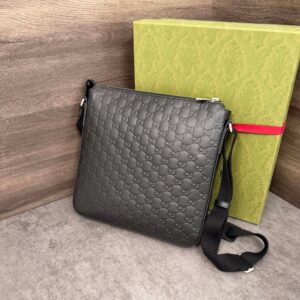 Túi Gucci đeo chéo Guccissima Signature