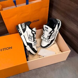 Giày Louis Vuitton Trainer Velcro Strap Monogram Denim (2024)